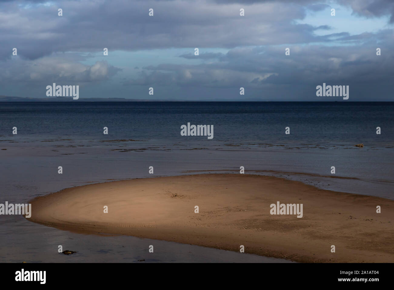 Sonnige Sandbank auf Arran Stockfoto