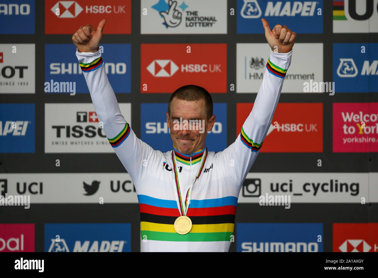 Harrogate, Großbritannien. 25. September 2019. Australiens Rohan Dennis kreuzt die Linie in das erste Gold in der 2019 UCI Road World Championships Mens Elite Einzelzeitfahren zu nehmen. September 25, 2019 Credit Dan-Cooke/Alamy leben Nachrichten Stockfoto