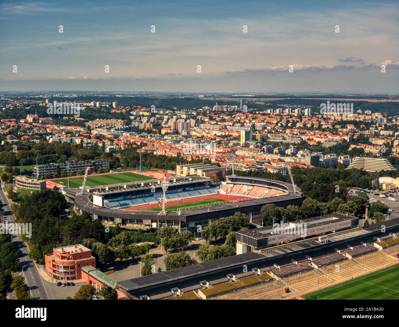 Luftbild des Stadions Strahov in Prag im Sommer Stockfoto