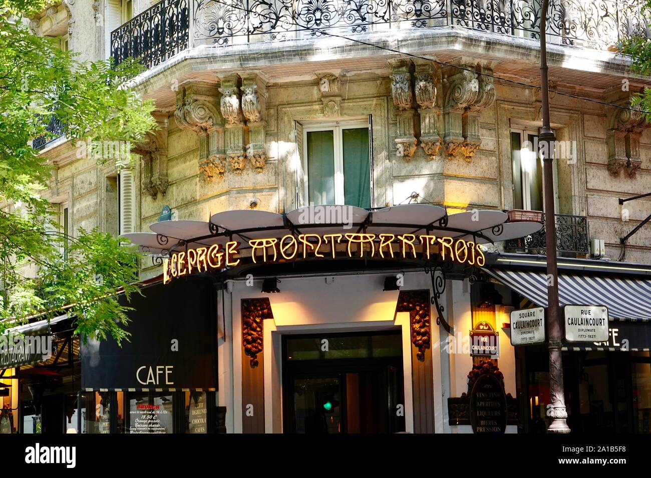 Le Cépage Montmartrois, vor dem Eingang zum Restaurant im Grand, alte Gebäude, Paris, Frankreich. Stockfoto