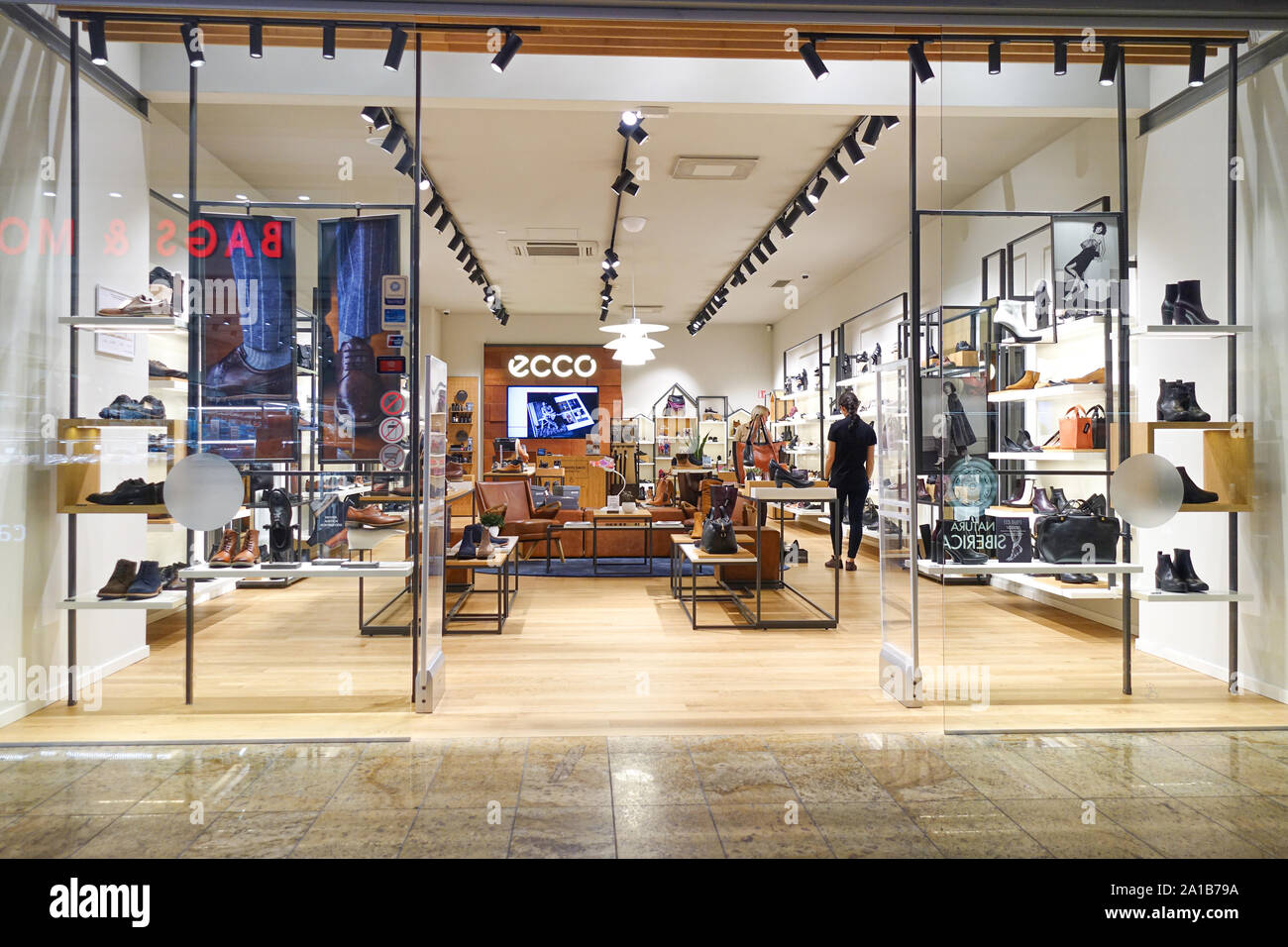 Vilnius, Litauen - 24. September 2019: Ecco store in Vilnius Akropolis  Einkaufszentrum. Ecco-dänischen Schuh Hersteller und Händler  Stockfotografie - Alamy