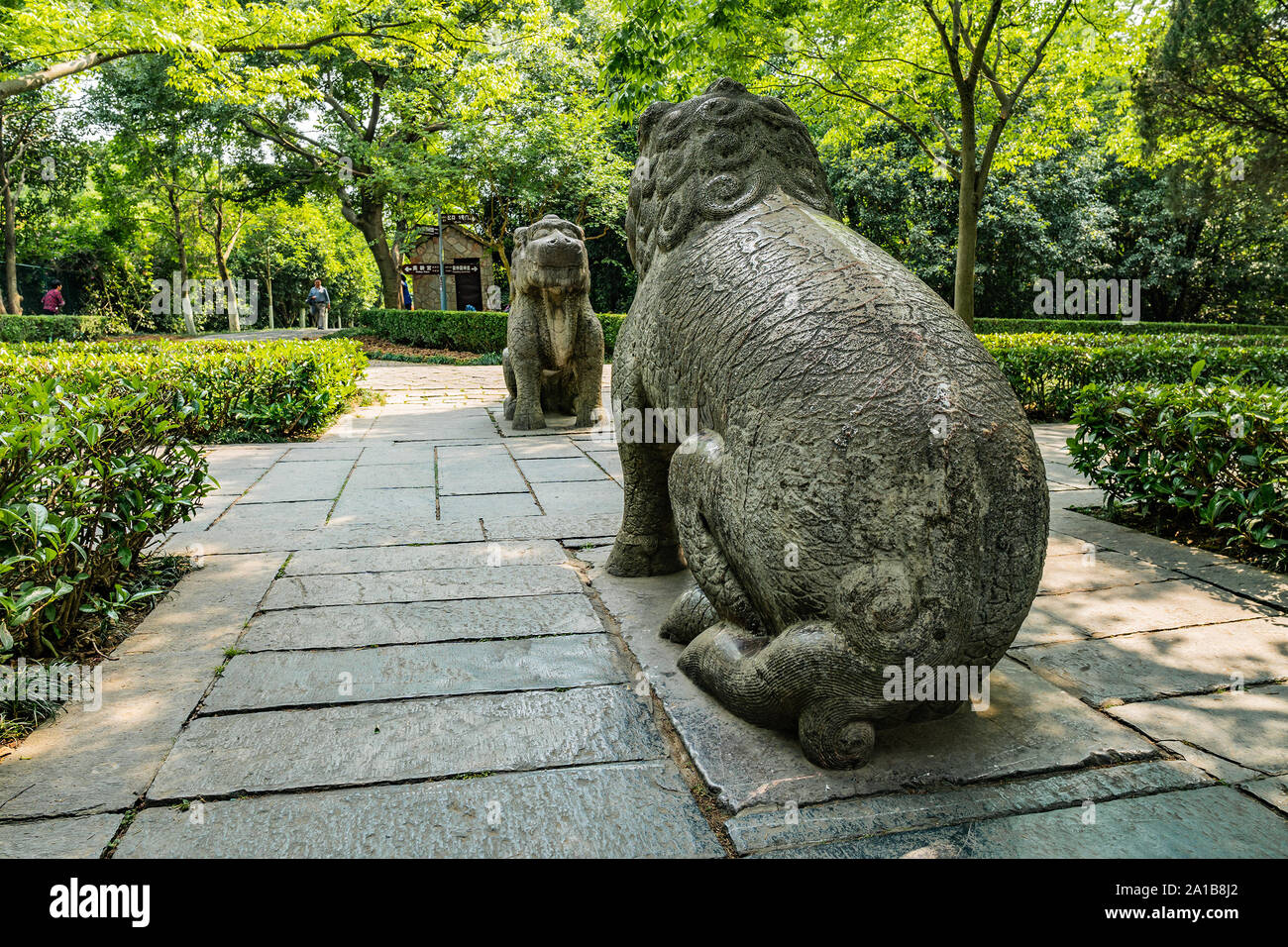 Nanjing Ming Xiaoling Mausoleum Elephant Straße Geist zwei Sitzen Xiezhi Haetae mythischen legendäre Kreaturen Stockfoto