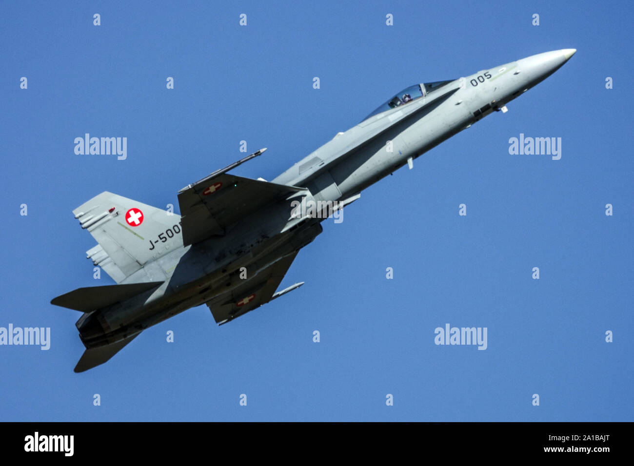 F/A 18 Hornet der Schweizer Luftwaffe Kampfjet fliegen Stockfoto