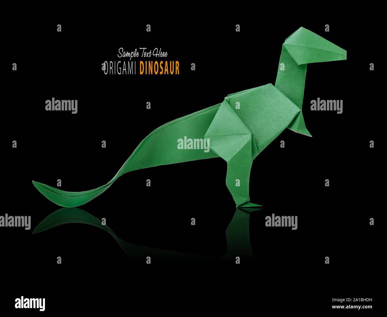 Origami Dinosaurier auf Schwarz Stockfoto