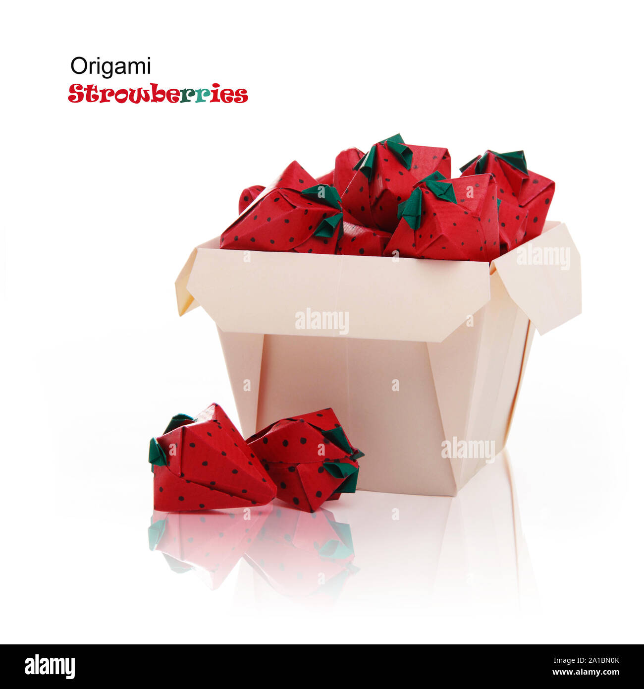 Origami rote Erdbeeren im Paket Stockfoto