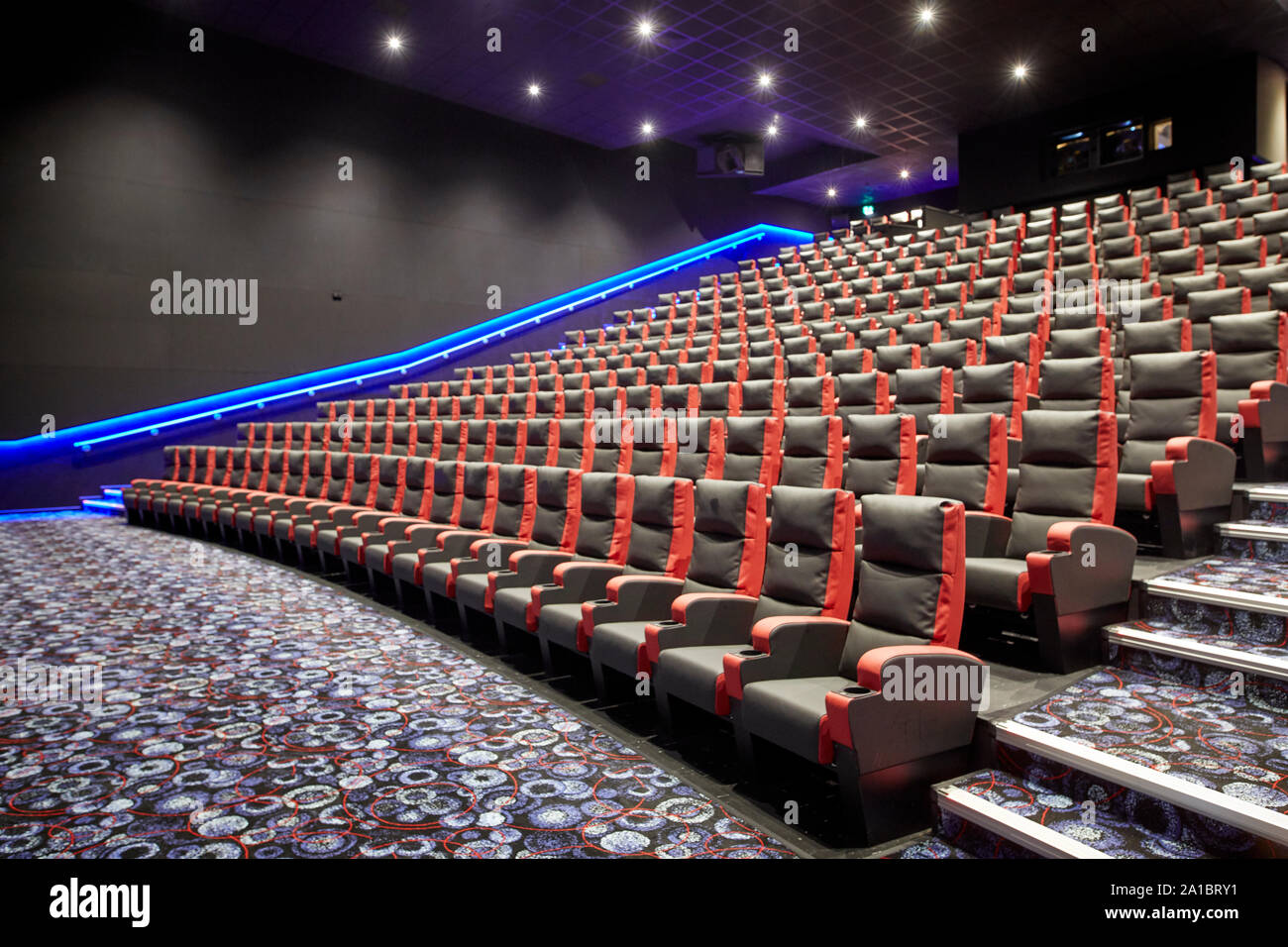 Cineworld Ashton-under-Lyne Innenraum eines Imax-Bildschirm Stockfoto