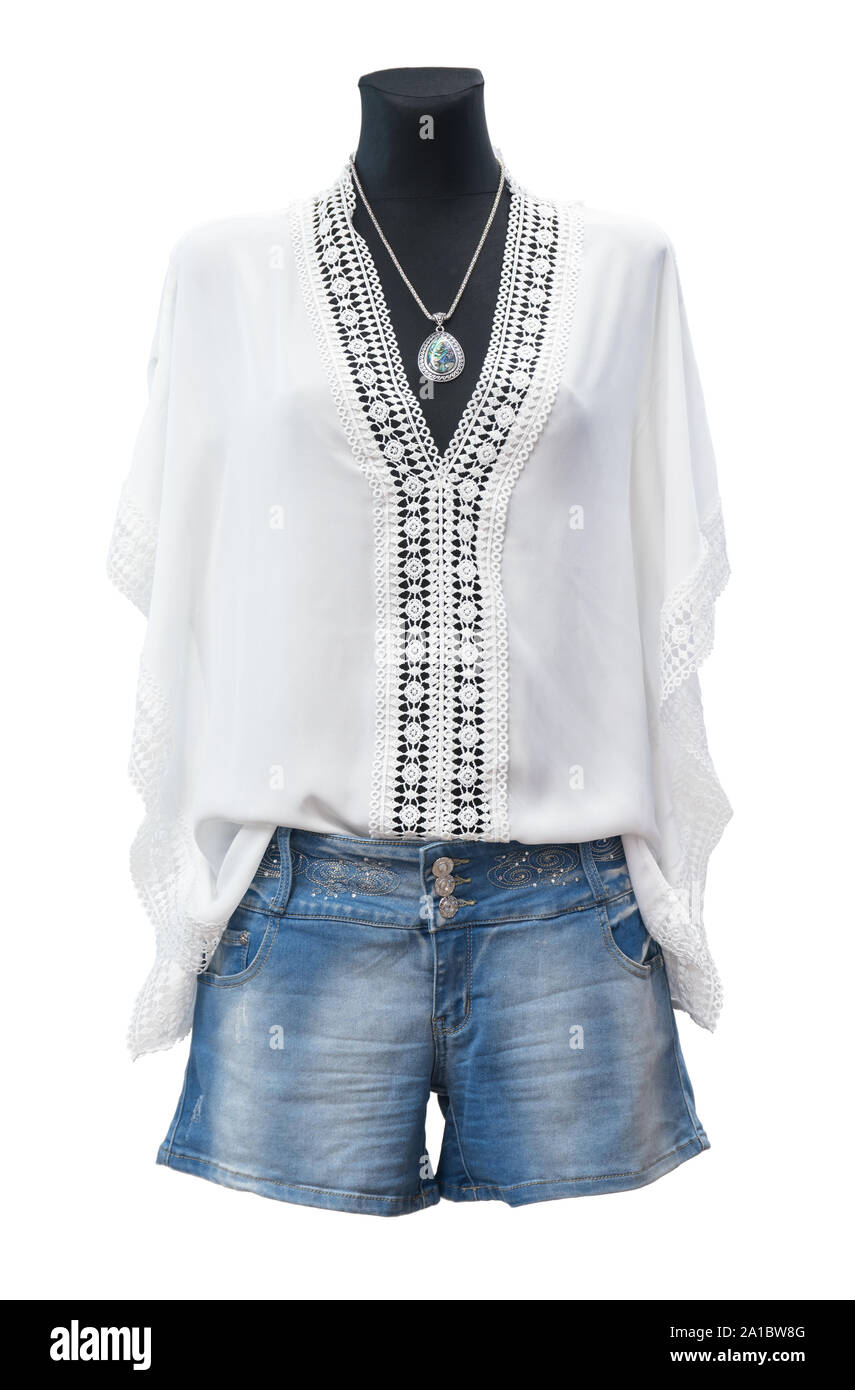 Weibliche Schaufensterpuppe Verschleiß modischen Sommerkleidern, isoliert auf weißem Hintergrund Stockfoto