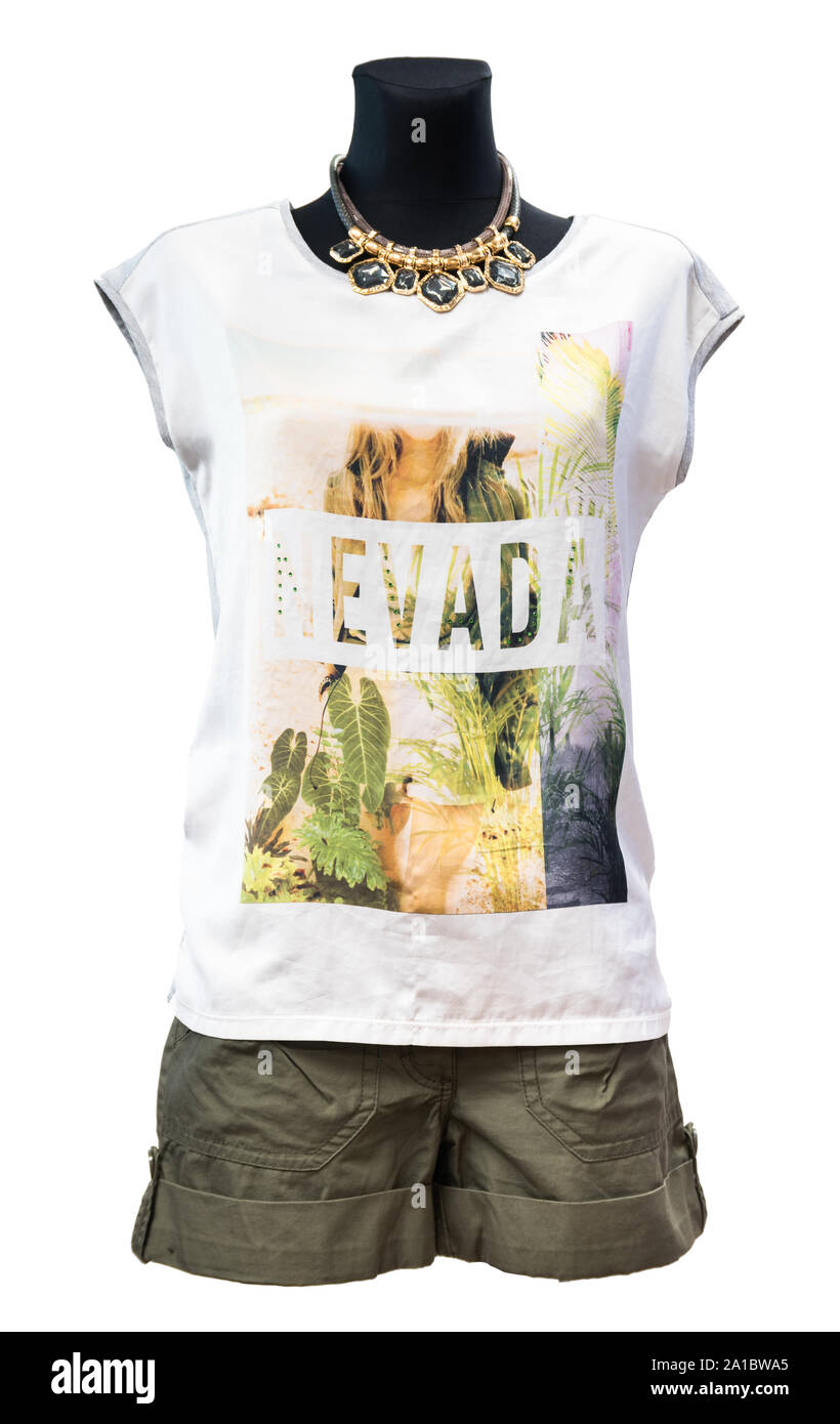 Weibliche Schaufensterpuppe Verschleiß modischen Sommerkleidern, isoliert auf weißem Hintergrund Stockfoto