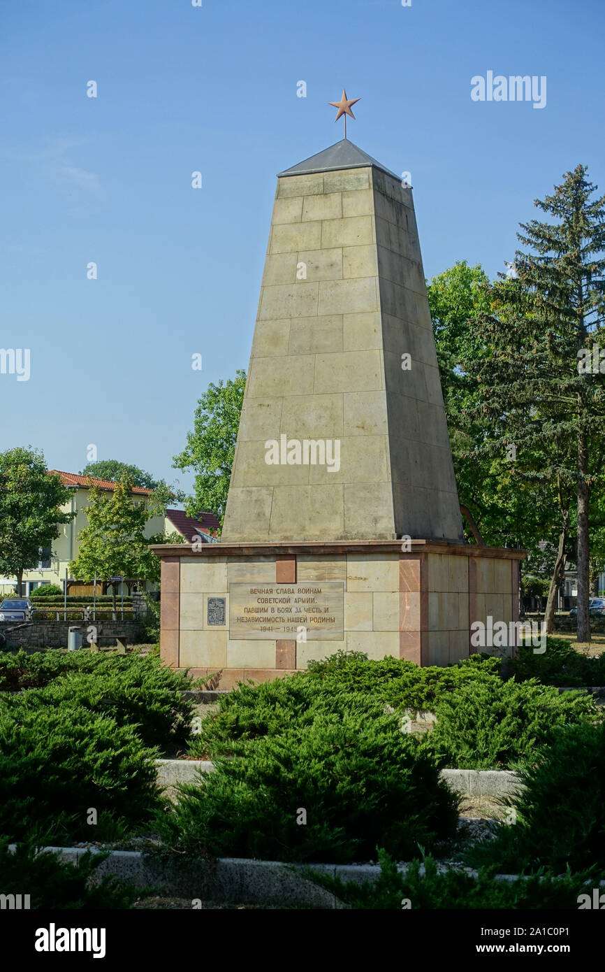Woltersdorf, sowjetischer Ehrenfriedhof, Grabstätte für 36 im Kampf Gefallene Soldaten und Offiziere der Roten Armee Stockfoto