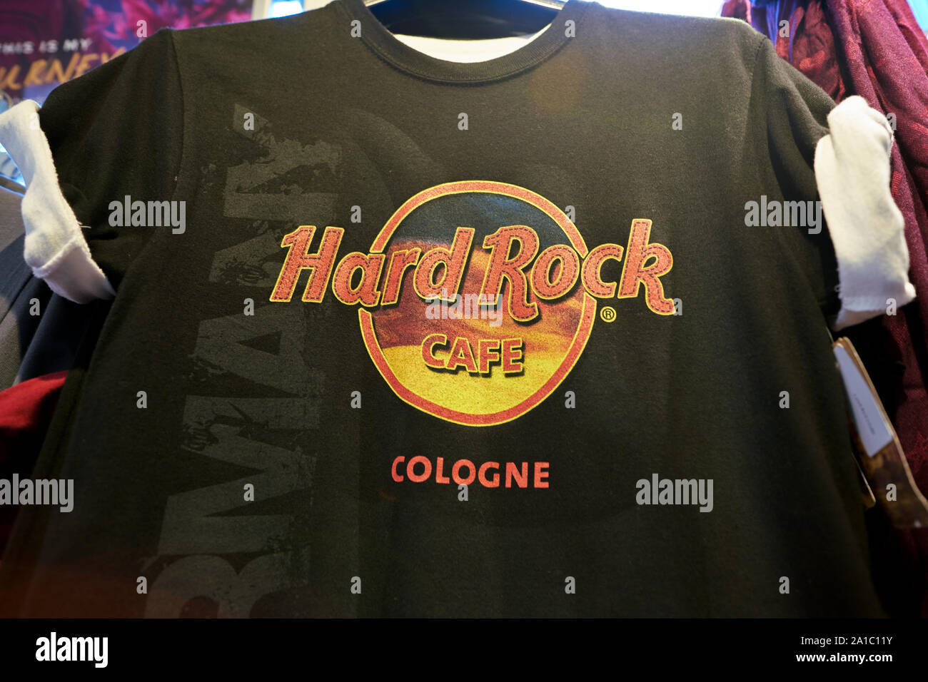 Köln, DEUTSCHLAND - ca. September 2018: Nahaufnahme von T-Shirt im Hard  Rock Cafe in Köln Stockfotografie - Alamy