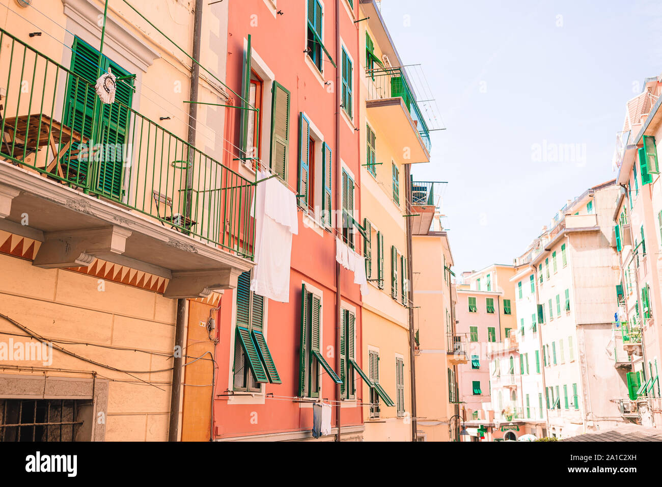 Typische Häuser in der kleinen Stadt in Italien Stockfoto