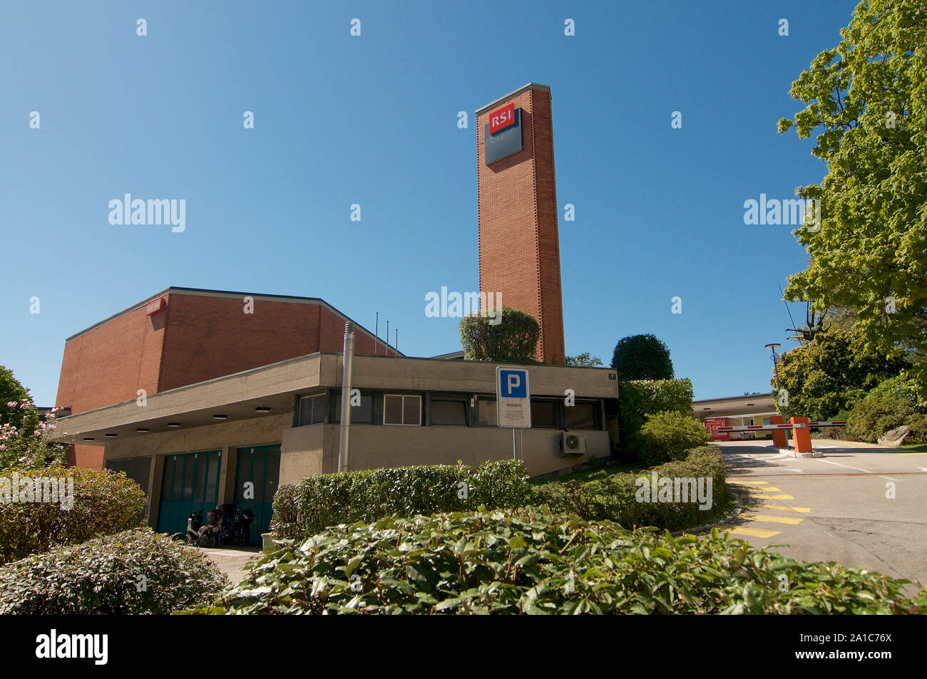 Lugano, Tessin, Schweiz - 12 September 2019: Blick auf den RSI (italienischen Schweizer Radio Studio) Gebäude an einem sonnigen Tag, im Besso Bereich befindet Stockfoto