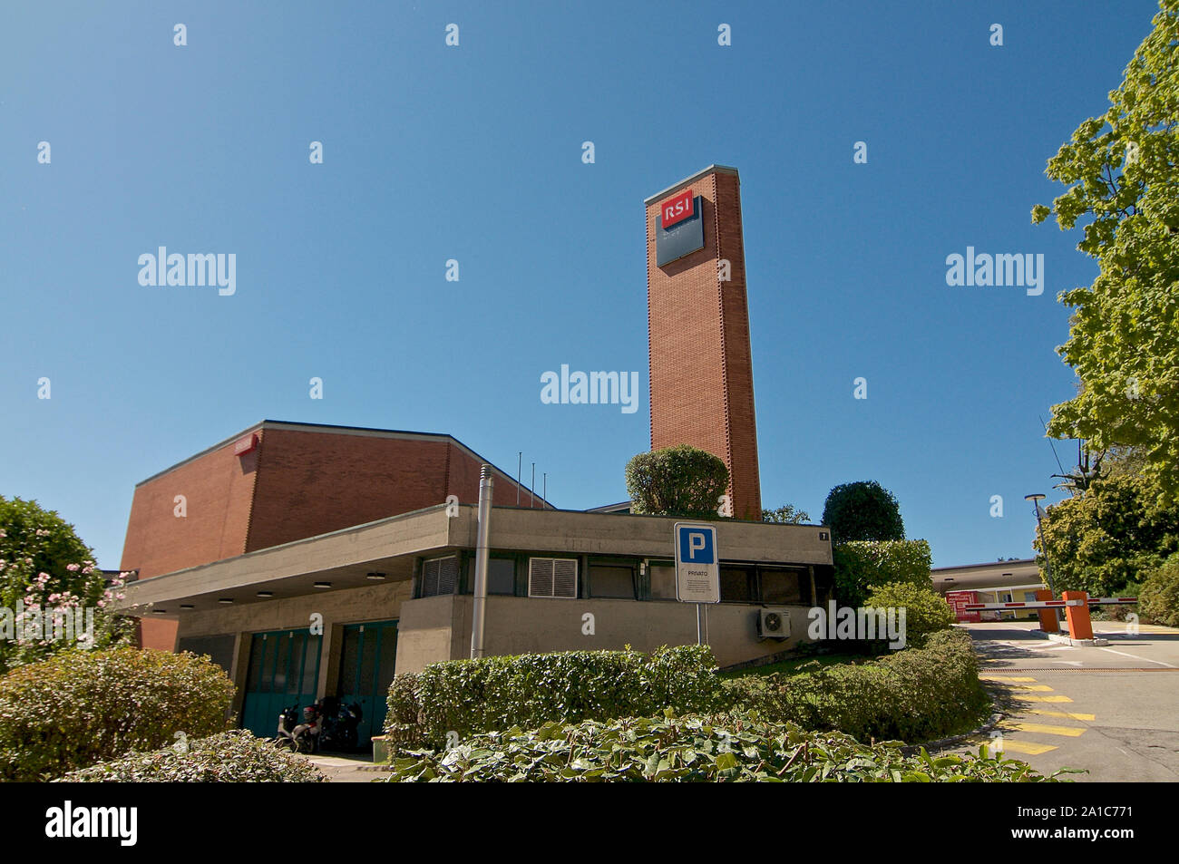 Lugano, Tessin, Schweiz - 12 September 2019: Blick auf den RSI (italienischen Schweizer Radio Studio) Gebäude an einem sonnigen Tag, im Besso Bereich befindet Stockfoto
