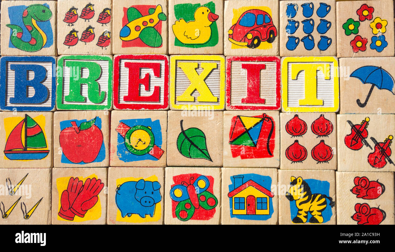 Brexit alphabet Blöcke auf Baby walker Ziegel Stockfoto