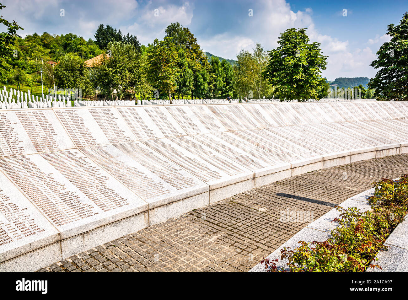 Potocari, Bosnien und Herzegowina - Juli 31., 2019. Liste der genocida Opfer während der Massaker von Srebrenica Stockfoto