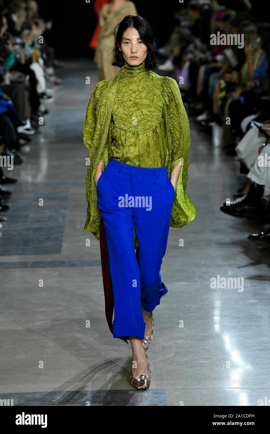 Paris, Frankreich. 25 Sep, 2019. ROCHAS SS 20 Start- und Landebahn bei der Paris Fashion Week - Paris, Frankreich 25/09/2019 | Verwendung der weltweiten Kredit: dpa/Alamy leben Nachrichten Stockfoto