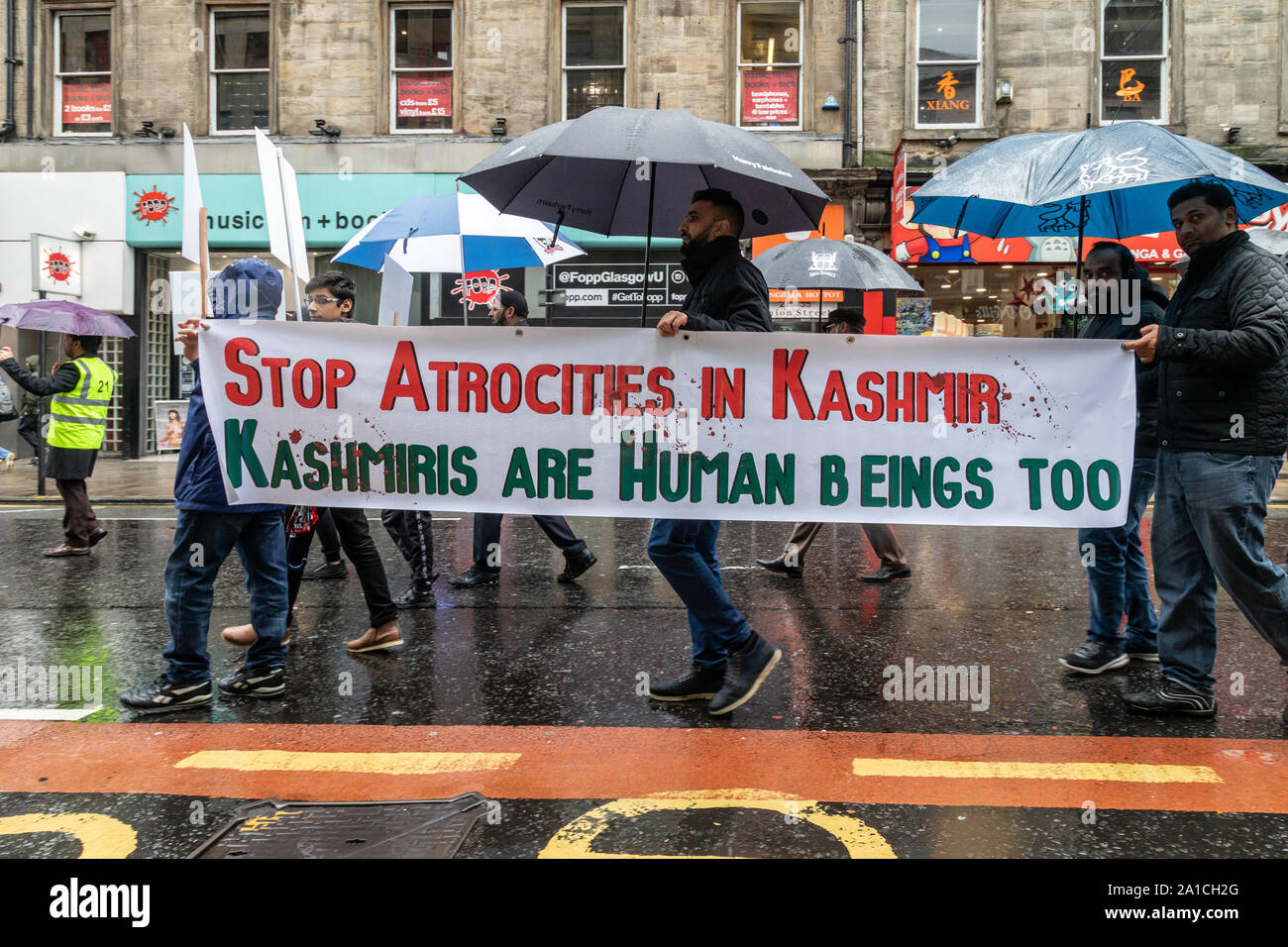 Ein freies Kaschmir Protest in das Stadtzentrum von Glasgow. Die Demonstranten trugen Banner fordern das Ende der Gräueltaten in Kaschmir Stockfoto