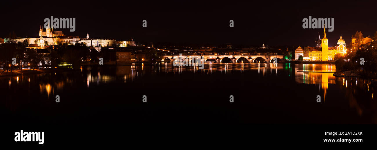 Panorama mit der Karlsbrücke und der Prager Burg Stockfoto