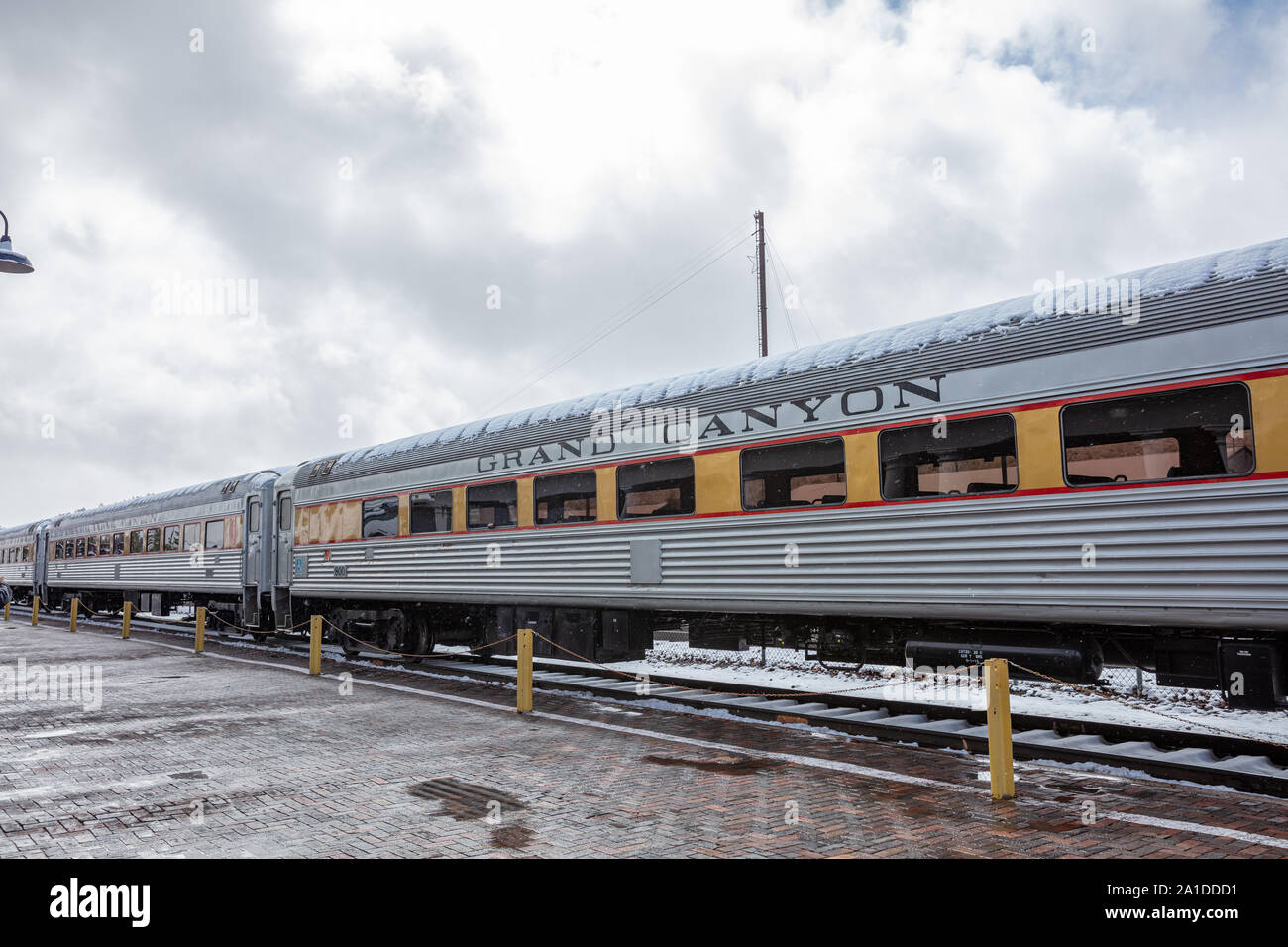 Williams Arizona USA. 23. Mai 2019. Grand Canyon Railway, Zug am Bahnhof mit Schnee bedeckt. Stockfoto