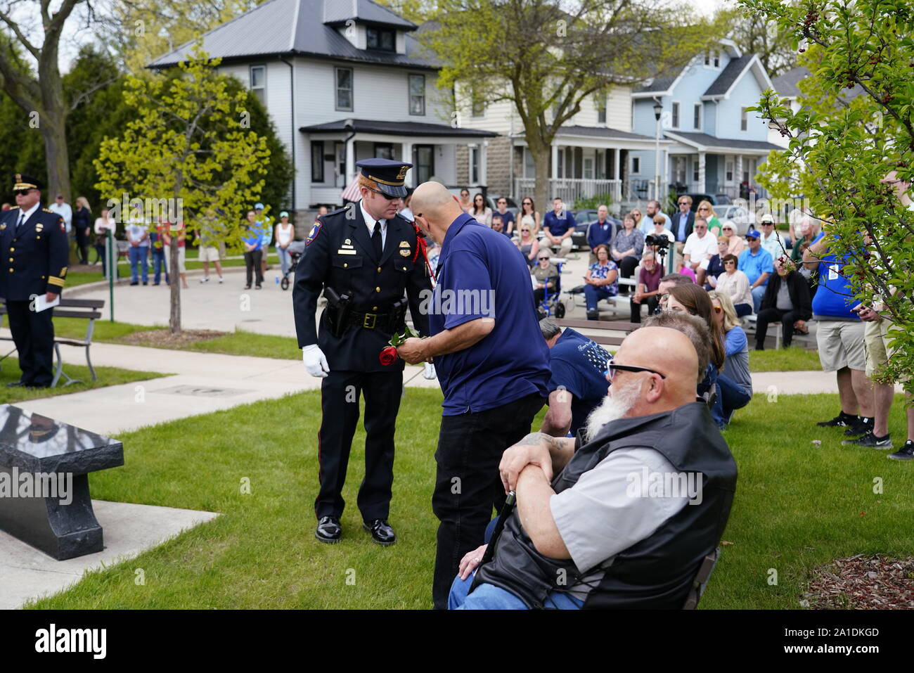 Polizei, State Troopers, Polizeichef, und Feuerwehrmann Offiziere haben die Gedenkstätte am Memorial Day kommen für die Gefallenen, Fond du Lac, Wisconsin Ehre Stockfoto
