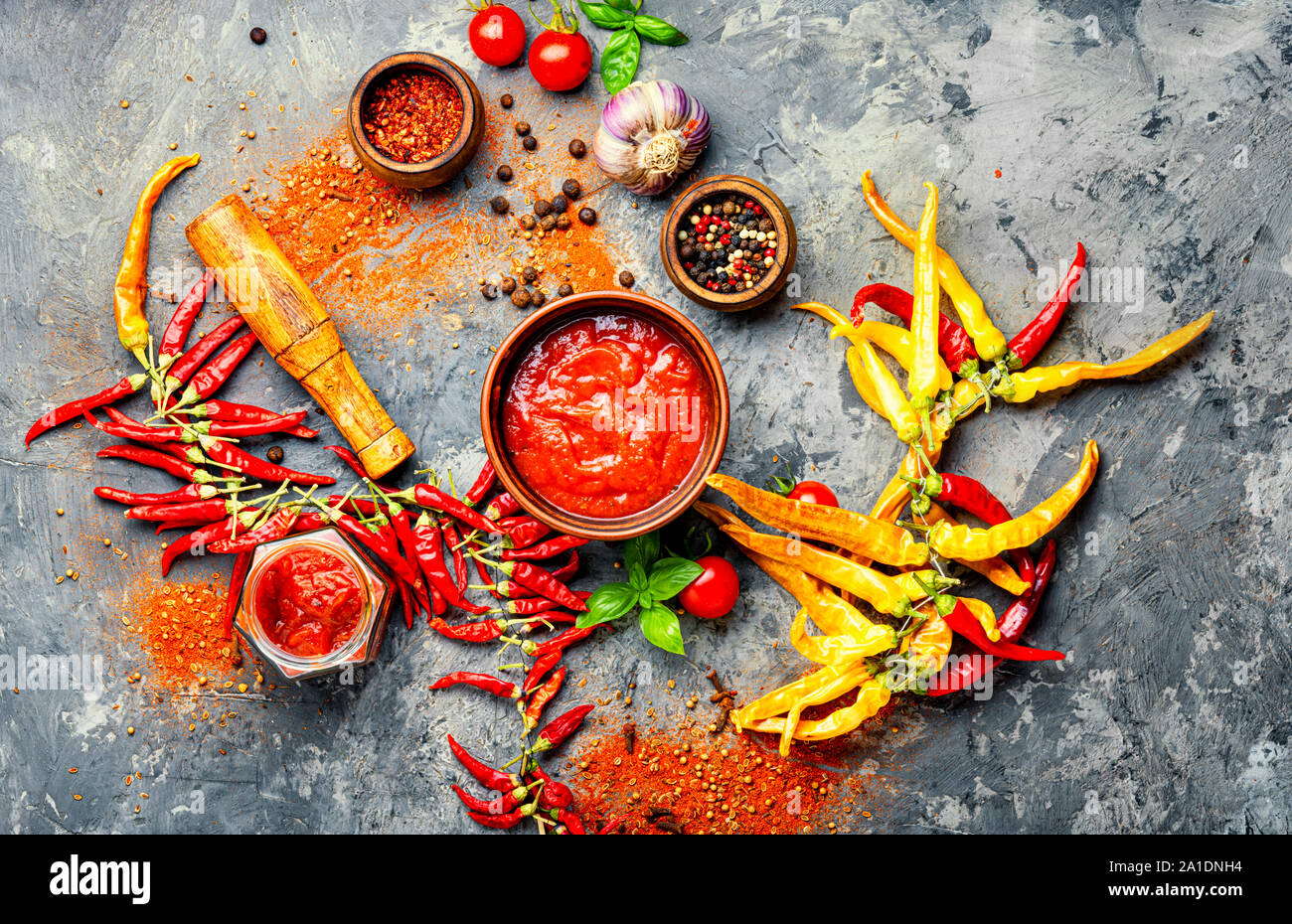 Hausgemachte Hot Chili Sauce. Rote Paprika und Chili Sauce Stockfoto