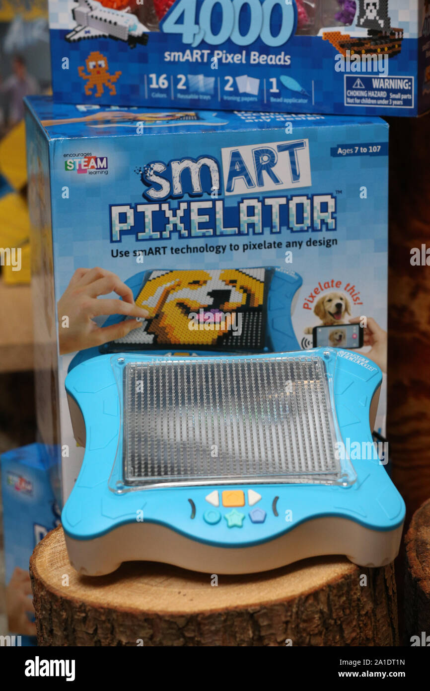 Die neue Smart Pixelator während der hamleys Weihnachten Spielzeug Showcase bei Hamleys, Regent Street, London. Stockfoto