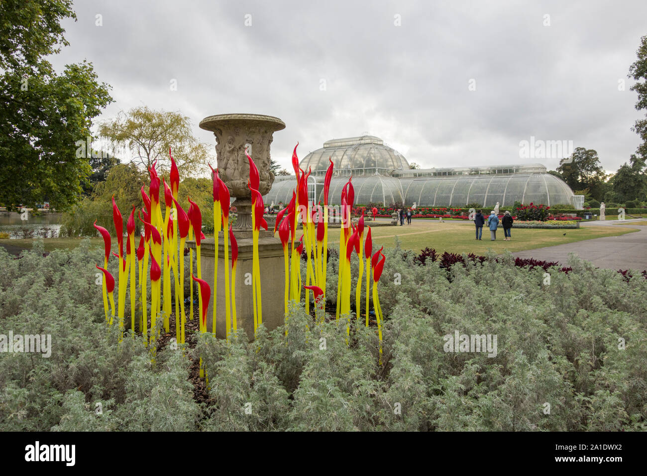 Von Dale Chihuly Malerpinsel Glas Skulpturen in den Royal Botanic Gardens, Kew, London, UK Stockfoto