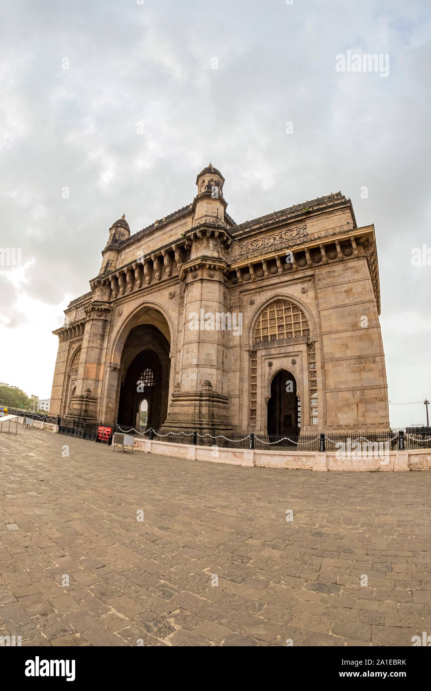 Gateway of India, Mumbai, Maharashtra, Indien. Die beliebteste Touristenattraktion. Menschen aus der ganzen Welt kommen jedes Jahr dieses Denkmal zu besuchen Stockfoto