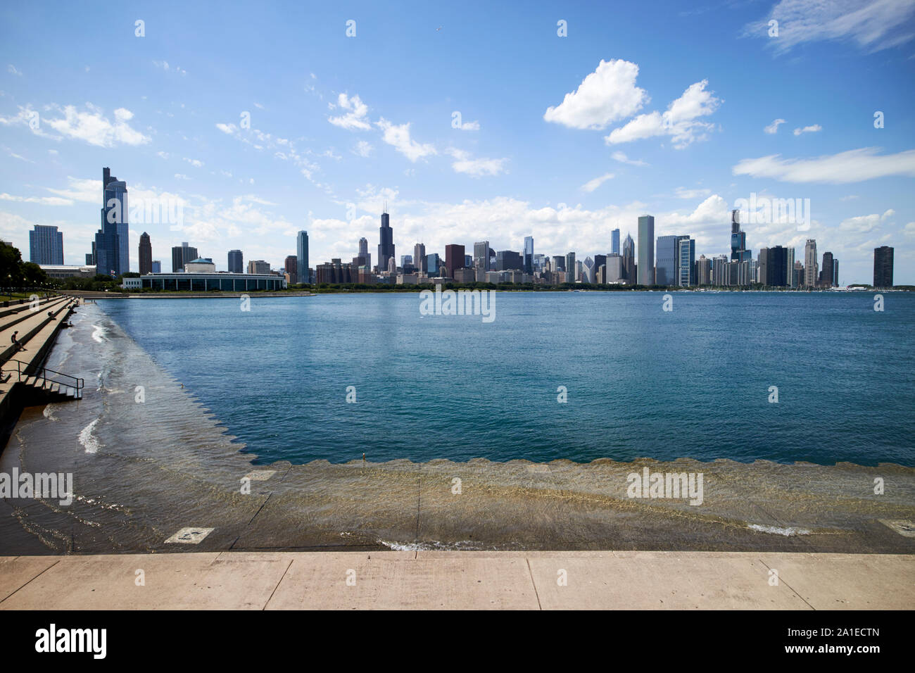 Chicago Skyline der Stadt wie aus dem Museum Campus und Seeufer trail Chicago Illinois Vereinigte Staaten von Amerika gesehen Stockfoto