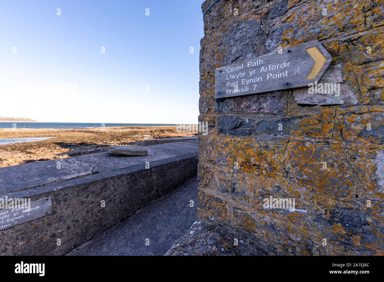 Wanderweg Markierung unterzeichnen. Port Eynon, Gower, AONB, Swansea, Wales, Halbinsel Gower, Stockfoto