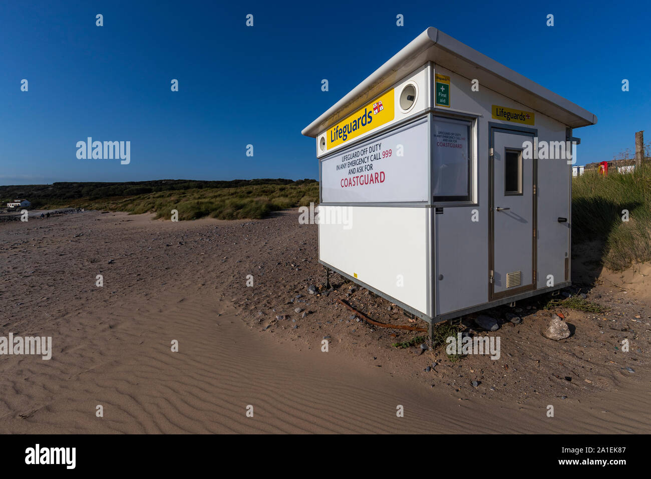 Eine Küstenwache lookout Station am Strand. Port Eynon, Gower, AONB, Swansea, Wales, Halbinsel Gower, Stockfoto