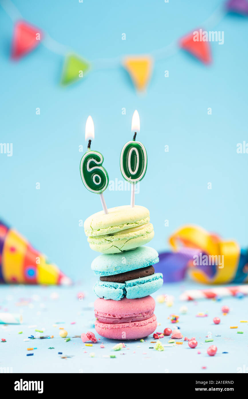 60. 60. Geburtstag Karte mit Kerze in bunte Makronen und Streuseln ...