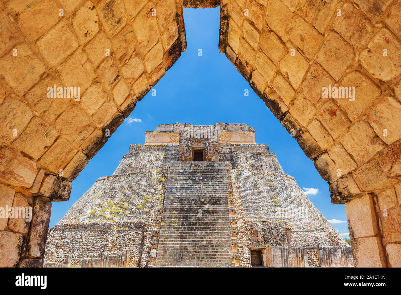Uxmal, Mexiko. Pyramide des Zauberers in der antiken Maya-Stadt. Stockfoto