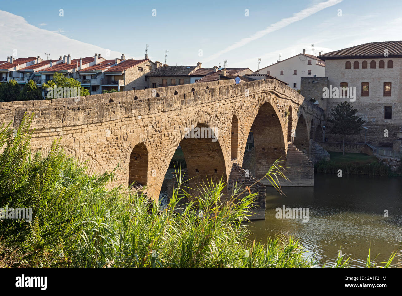 Romanische Brücke Puente Románico, Puente La Reina - Gares, Navarra, Spanien Stockfoto