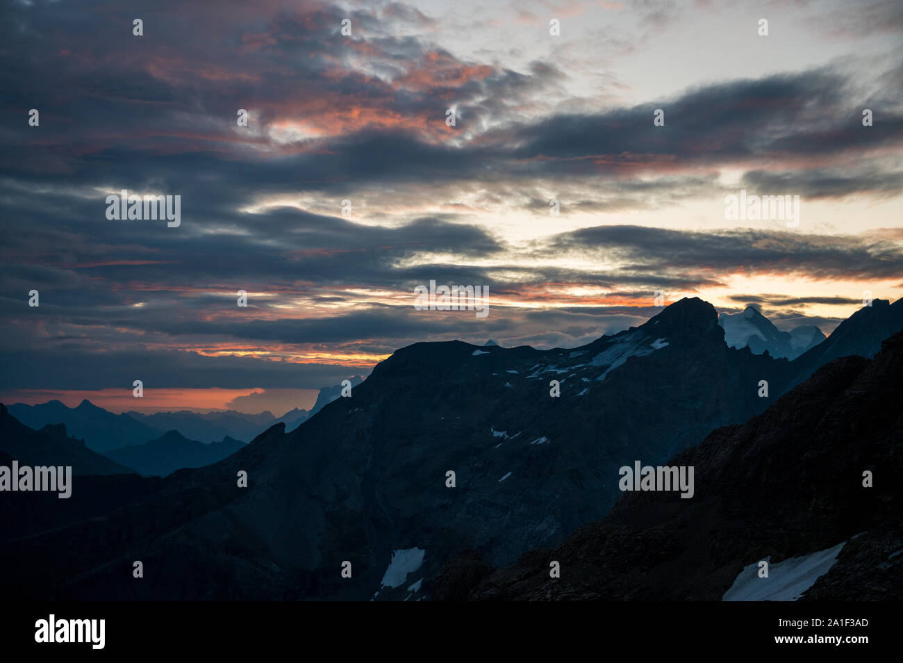 Sunrise Stimmung bei Blümlisalphütte SAC in den Berner Alpen Stockfoto