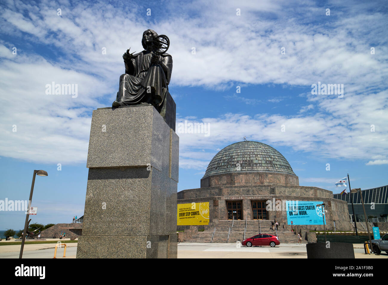 Statue von Nikolaus Kopernikus vor dem Adler Planetarium Chicago Illinois Vereinigte Staaten von Amerika Stockfoto