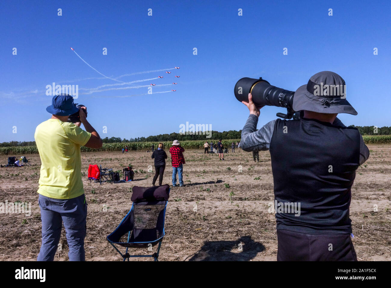 Flugzeugbeobachter Flugshow Fotografen, die Fotos machen Stockfoto