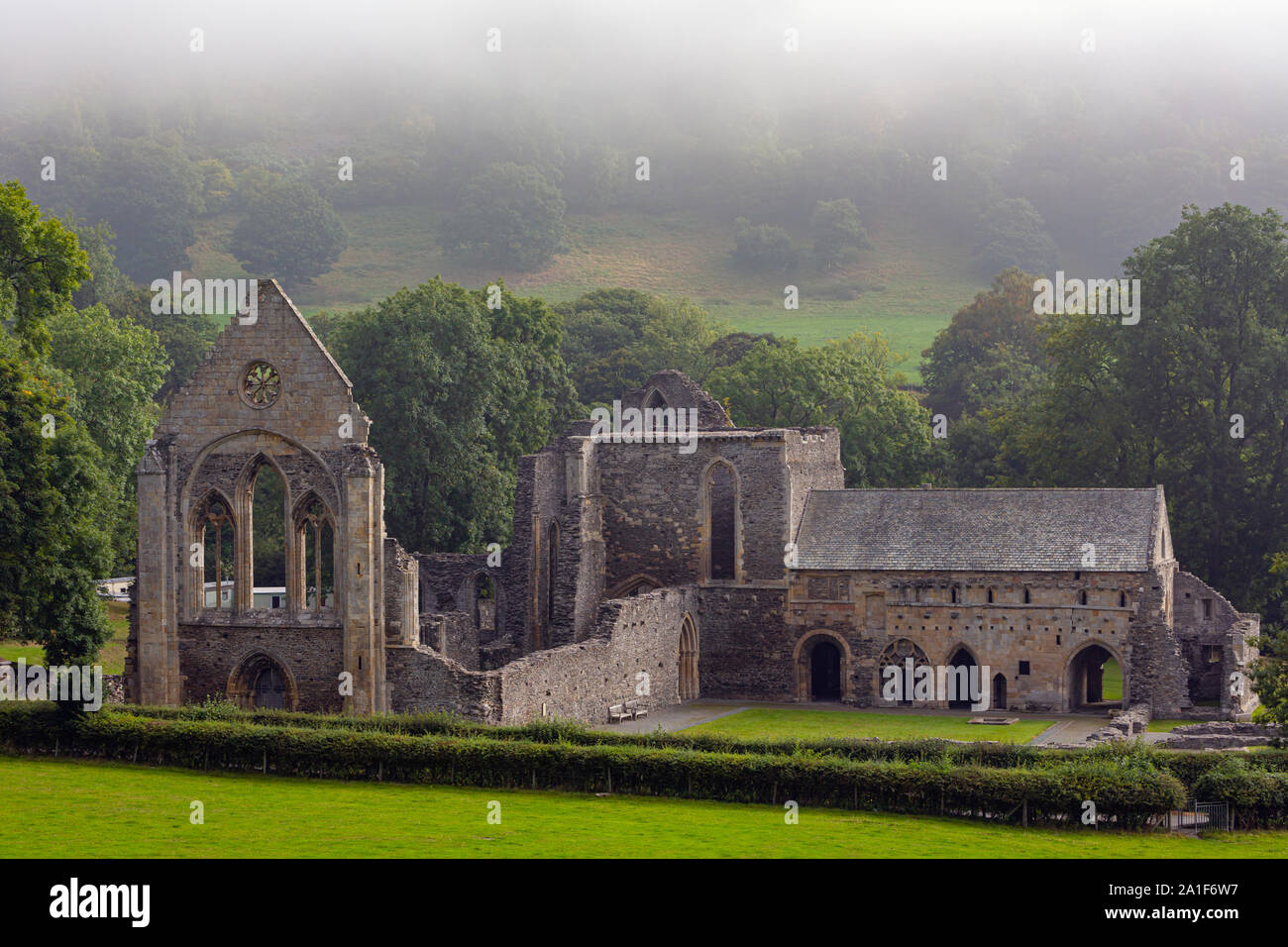 In der Nähe von Llangollen, Denbighshire, Wales, Vereinigtes Königreich. Die Zisterzienser Valle Crucis Abbey oder das Tal des Kreuzes Abtei. Voller Name ist Abteikirche von Th Stockfoto