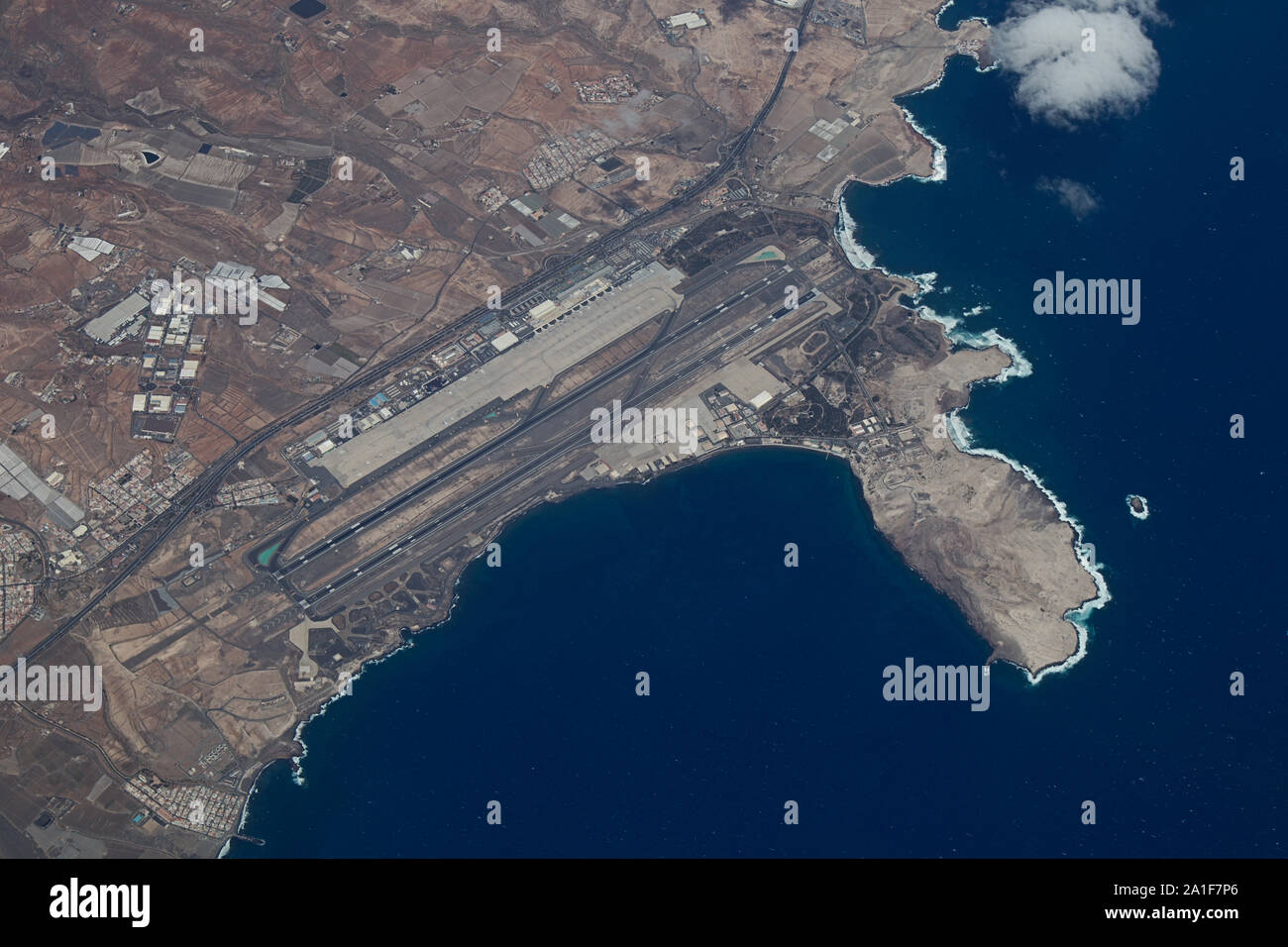 September 2019. Gran Canaria, Spanien. Luftaufnahme von Gran Canaria  Flughafen, Aena spanischen Flughafen befindet sich auf der Insel Gran  Canaria, in der Bucht von Ga Stockfotografie - Alamy