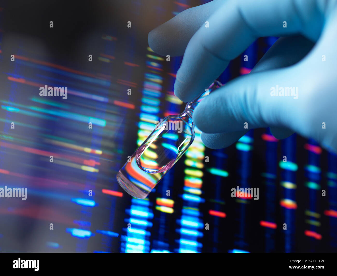 Genetische Medizin, eine Durchstechflasche mit dem Arzneimittel für eine individuelle erstellt. Stockfoto