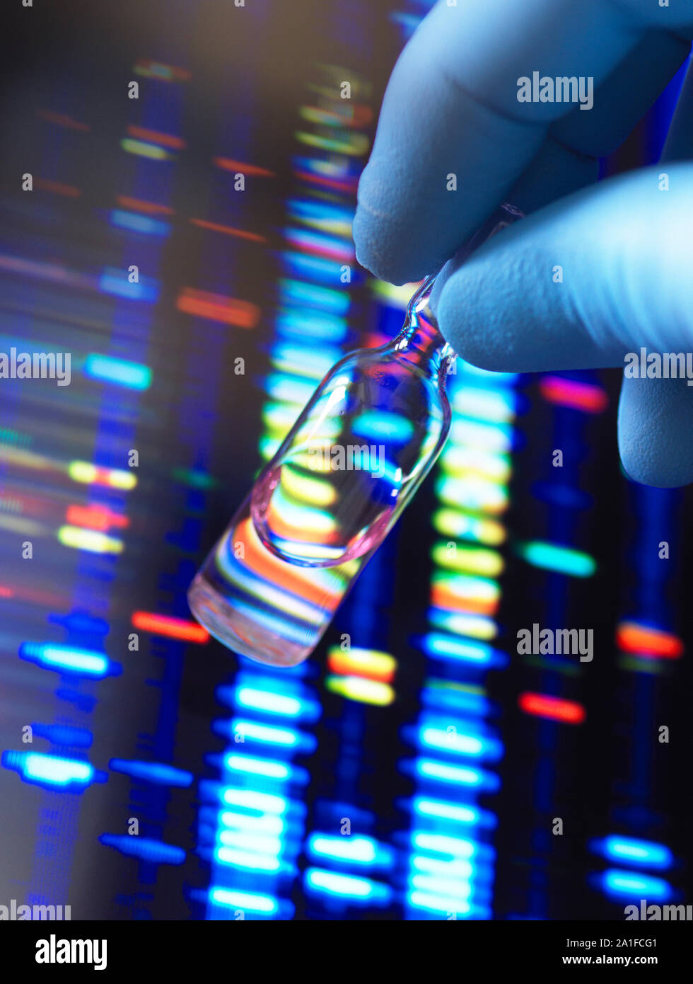 Genetische Medizin, eine Durchstechflasche mit dem Arzneimittel für eine individuelle erstellt. Stockfoto