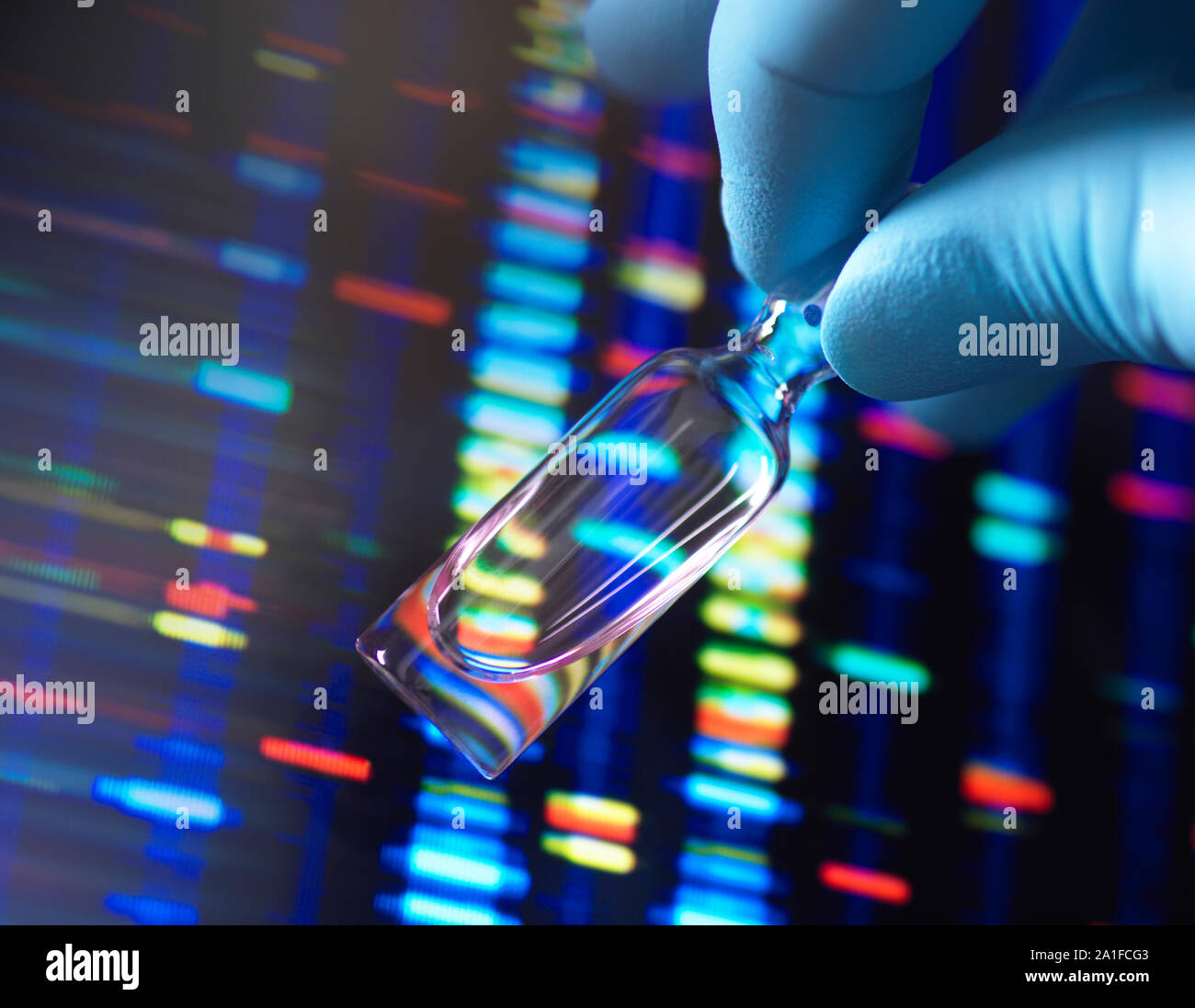 Genetische Medizin, eine Durchstechflasche mit dem Arzneimittel für eine individuelle erstellt. Stockfoto