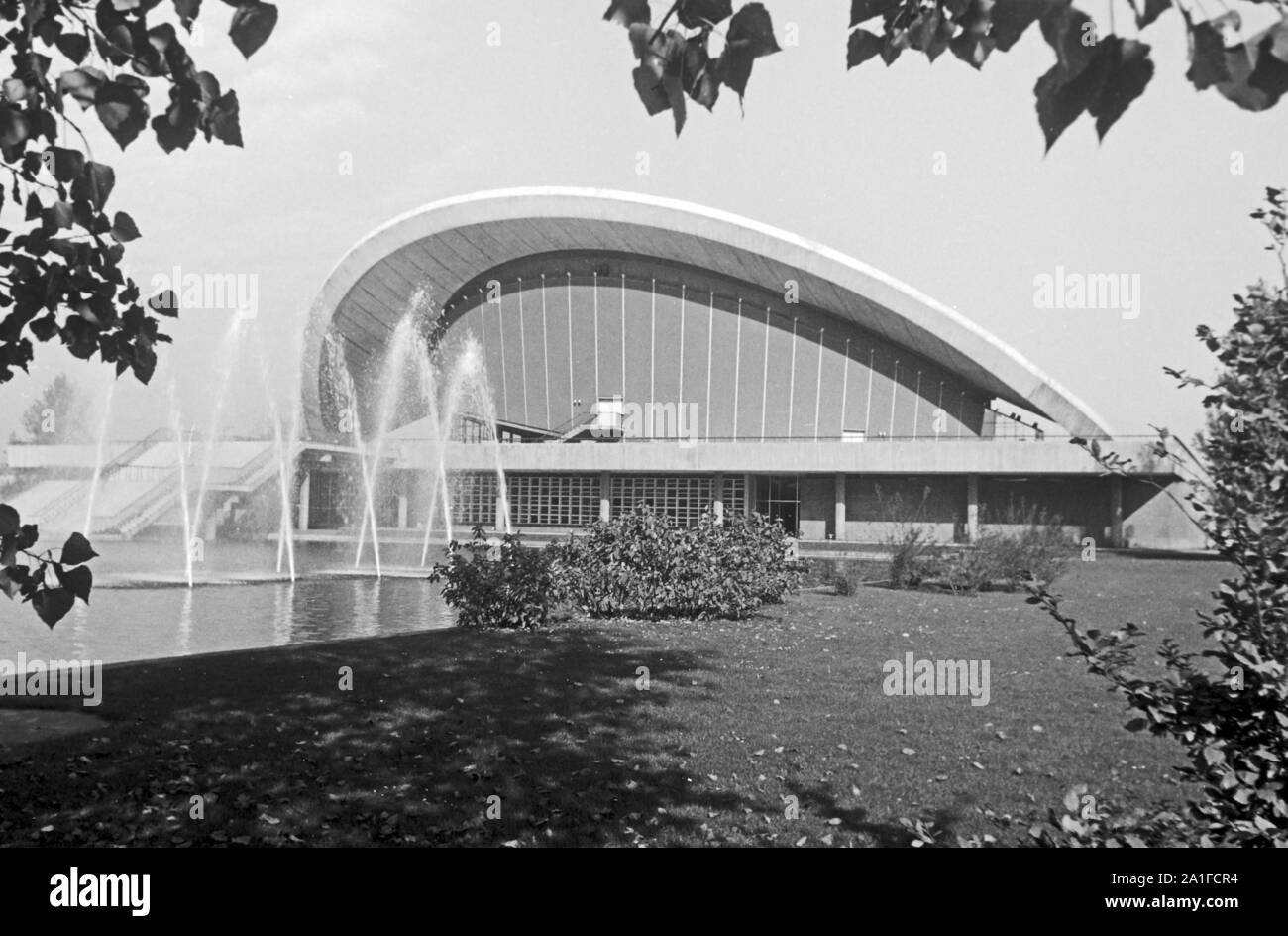 Kongresshalle an der John Foster Dulles Allee im Ortsteil Tiergarten in Berlin, Deutschland 1962 sterben. Kongress- und Veranstaltungshalle am Tiergarten in Berlin, Deutschland 1962. Stockfoto