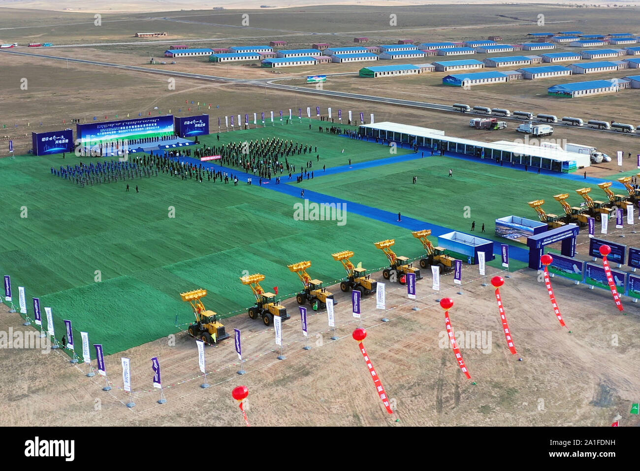 (190926) - HOHHOT, Sept. 26, 2019 (Xinhua) - Dieses video Screenshot zeigt die Website eines starten Zeremonie für ein Wind Power Project, die die erste Phase eines Wind Power Base in von der Staatsmacht Investment Corp. Ltd (SPIC) in Siziwang Banner investiert in der Stadt Ulanqab, North China Autonome Region Innere Mongolei, Sept. 26, 2019. Mit dem Bau der Windkraft Projekt mit einer Stromerzeugungskapazität von 6 GW begann Donnerstag im Norden Chinas Autonome Region Innere Mongolei. (Xinhua) Stockfoto