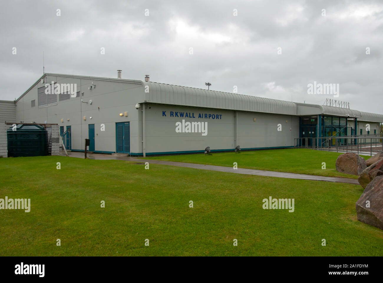 Der Terminal Kirkwall Airport Gill von Garth Mainland Orkney Inseln Schottland United Kingdom Außenansicht grau Metall Stahl verkleidet Einstöckigen t Stockfoto