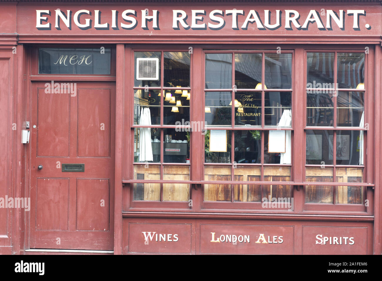 Die englische Restaurant, dunklem Holz pannelled Restaurant in einem 1600s Townhouse Stockfoto