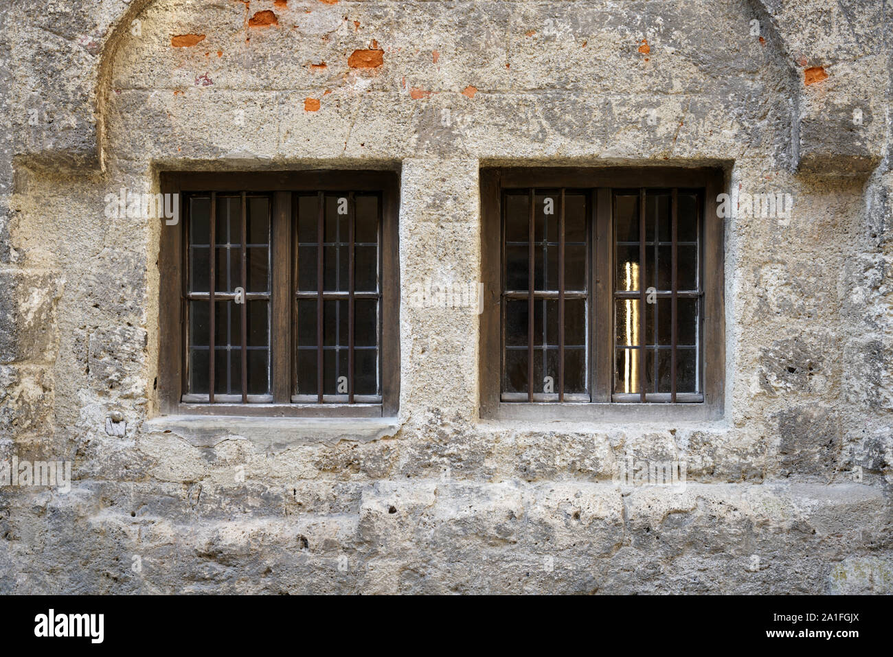 Windows fotografiert von außen haben immer Menschen nützlich, Licht und frische Luft in das Gebäude zu bringen. Stockfoto