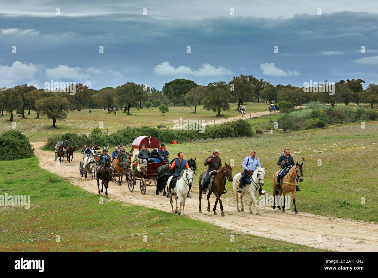 Ein Pferd Wallfahrt im Alentejo. Pferd Menschen praktizieren horsemanship als Ausdruck von Tradition, Kultur und Glauben durch die Wallfahrt auf dem Pferd. V Stockfoto