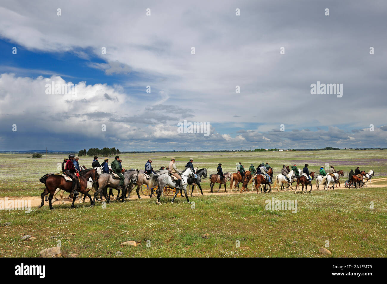 Ein Pferd Wallfahrt im Alentejo. Pferd Menschen praktizieren horsemanship als Ausdruck von Tradition, Kultur und Glauben durch die Wallfahrt auf dem Pferd. V Stockfoto