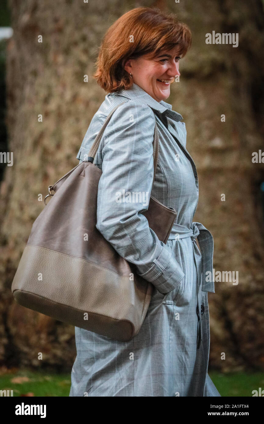 Downing Street, Westminster, London, UK, 26. Sep 2019. Nicky Morgan, Staatssekretär für Digitale, Kultur, Medien und Sport. Die Minister eine politische Kabinettssitzung in der Downing Street an diesem Abend. Credit: Imageplotter/Alamy leben Nachrichten Stockfoto